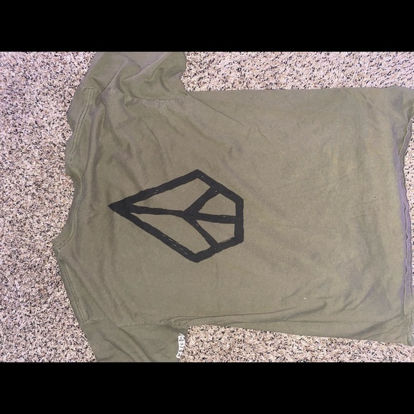 VOLCOM shirt - Picture 2 of 3